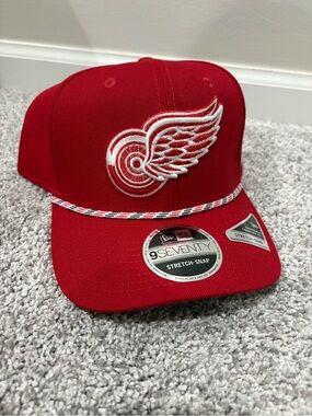 Brand New Detroit Red Wings NHL snapback hat by New Era